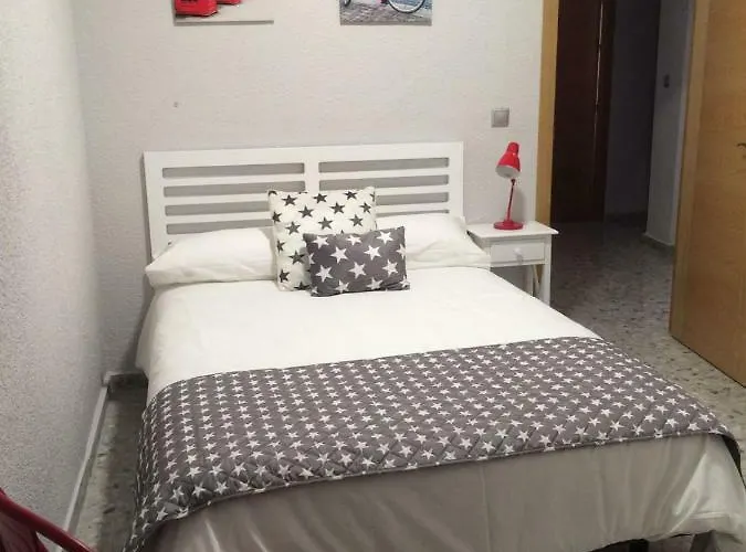 Piso La Compania דירה